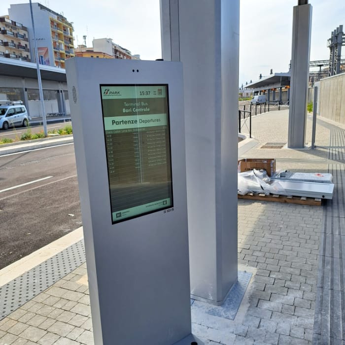 Totem stazione FS